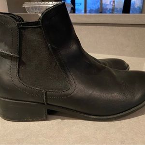 Size 9.5 Steve Madden Chelsea boots